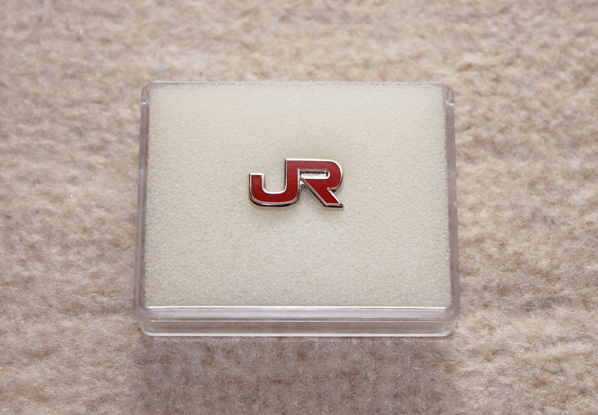 JR ロゴ バッジ ☆JR九州 襟章 記章 バッジ ケース入り☆ 以前に鉄道専門店で購入した