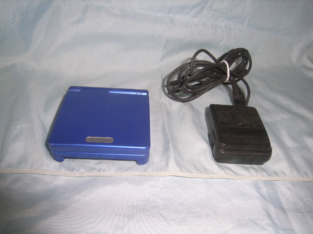ゲームボーイアドバンスSP本体 ＋ソフト2本セット/充電器付き 中古品