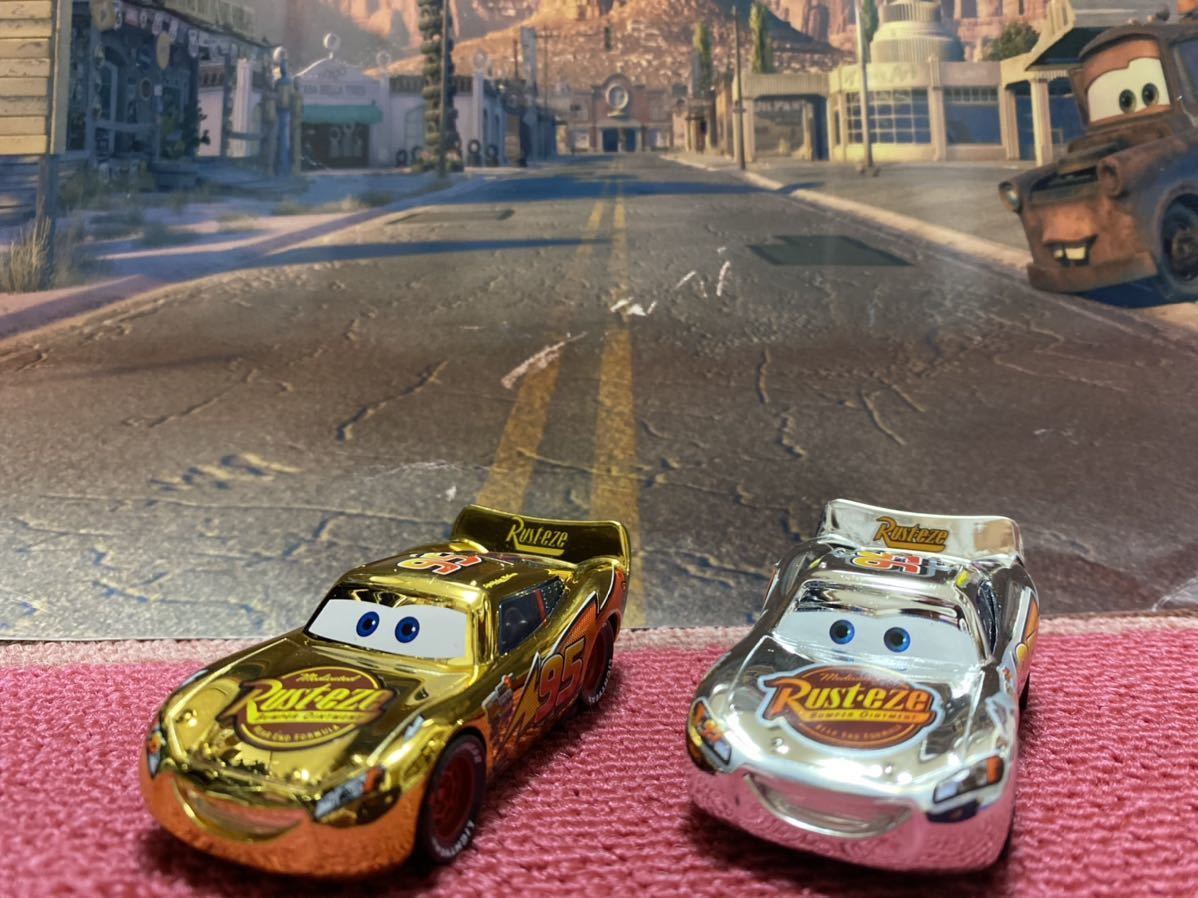 新品 カーズ ライトニング マックイーンミニカー シルバー ゴールド 