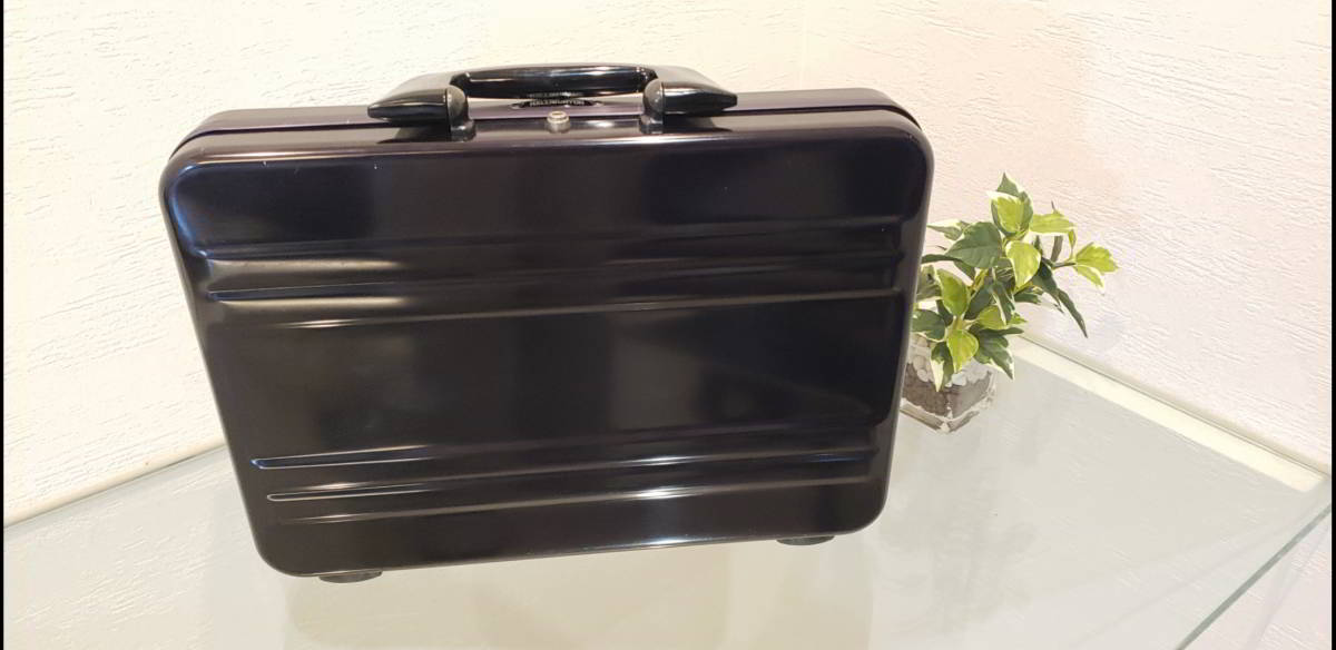 ゼロハリバートン 　ZEROHALLIBURTON　ミニアタッシュケース　スリムライン　ブラック　黒