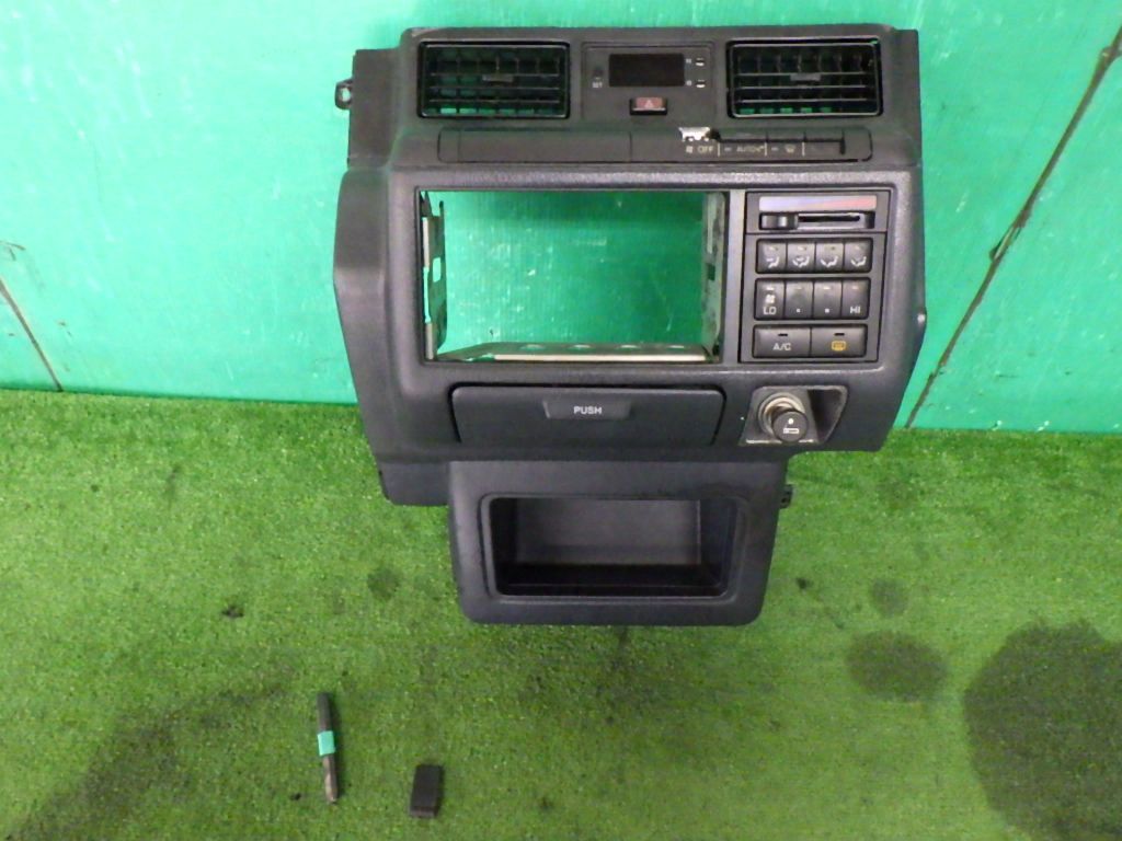 クラウン バン[GS136V]エアコンスイッチ オーディオパネル センター