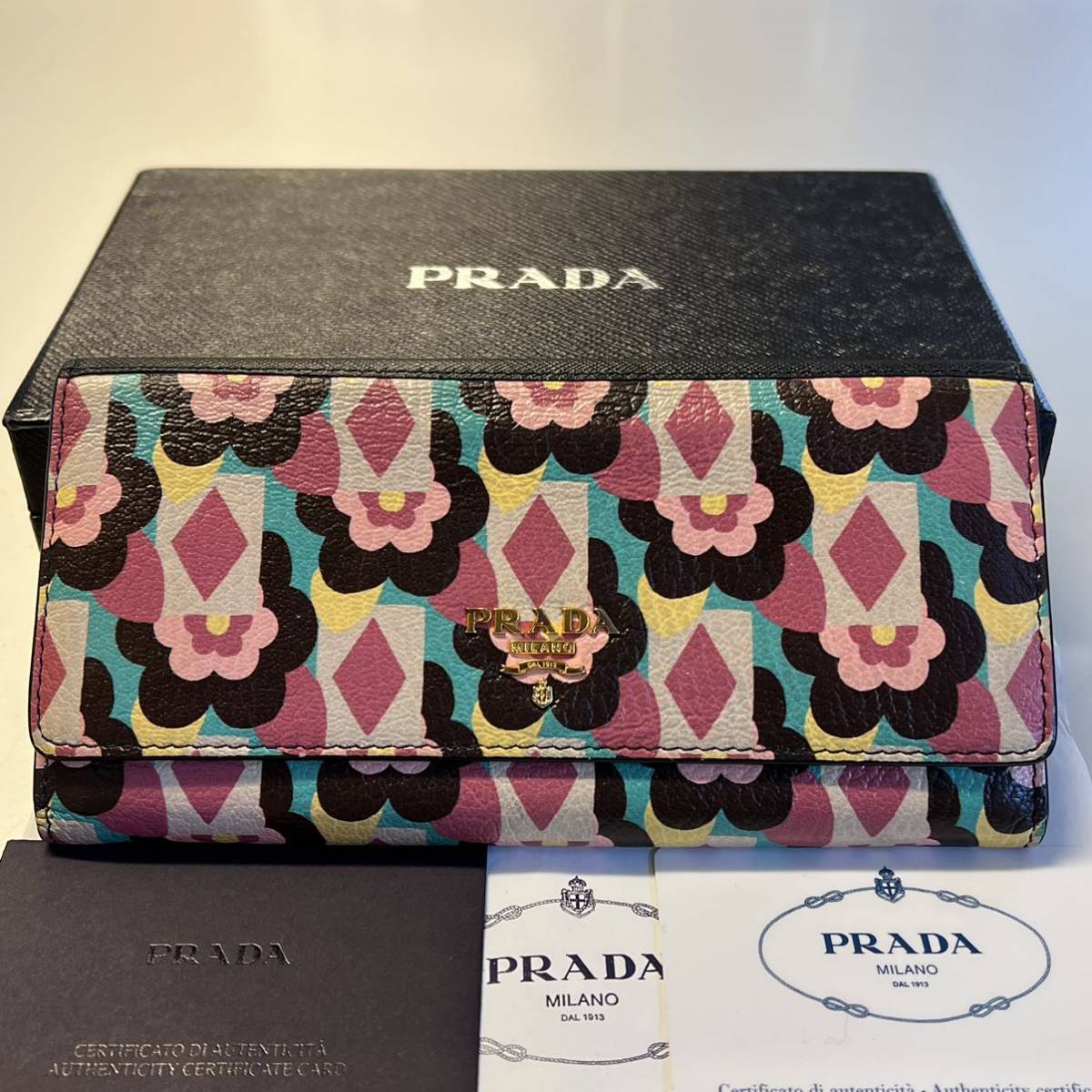 未使用に近い！ プラダ PRADA 財布 二つ折り 長財布 花柄 フラワー 
