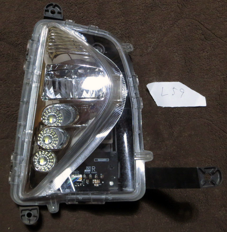 プリウス ZVW51 ZVW55 ZVW50 前期 LED 右フォグランプ 47-83 KOITO