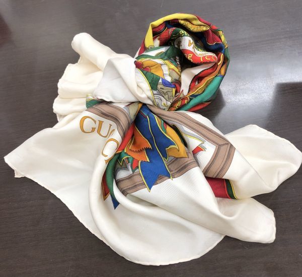 グッチ GUCCI シルク スカーフ ロゴ 馬柄 歴代イベント柄 大判 オフ