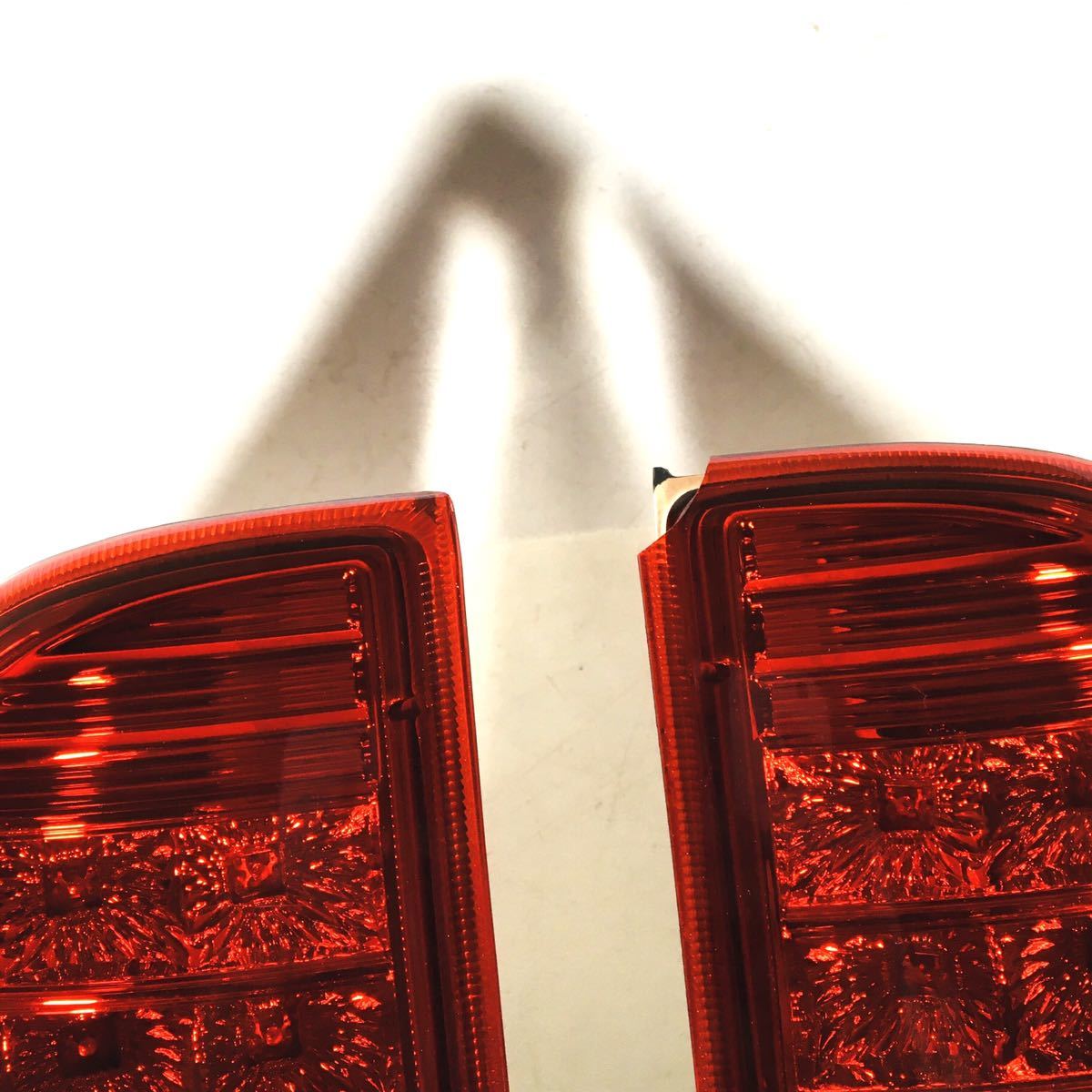 点灯確認済ZRR70系 VOXY NOAH ヴァレンティ テールランプ 点灯ok