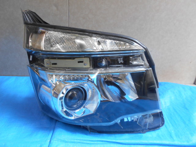 ヴォクシー ZRR70 HID トヨタ KOITO 右 後期 0 ヘッドライト」(自動車 -「zrr70w Yahoo!オークション ヴォクシー70 hidバルブの通販 ZRR70W H19.6〜H25.12純正交換HIDバルブ トヨタ車用