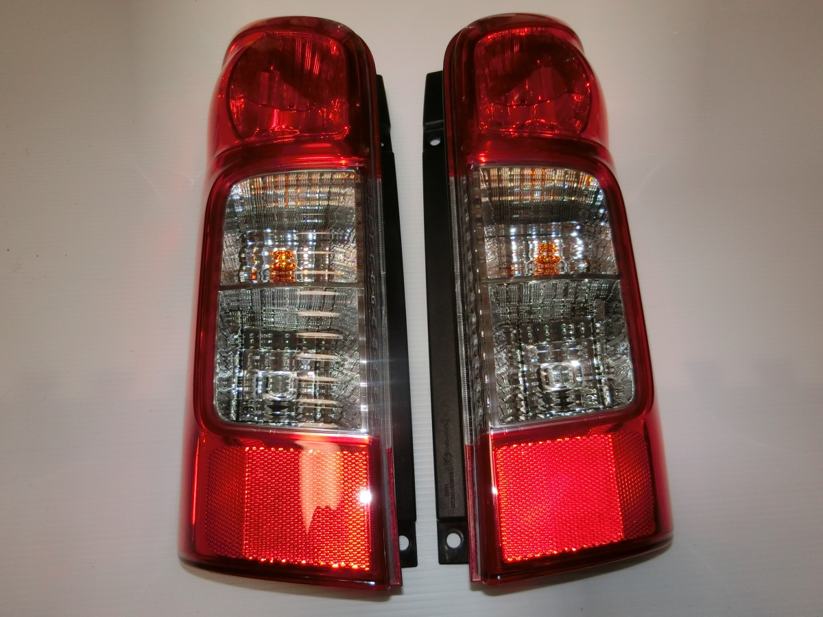 NV350 キャラバン E26 前期用 LEDテールランプ 後期ルック純正タイプ
