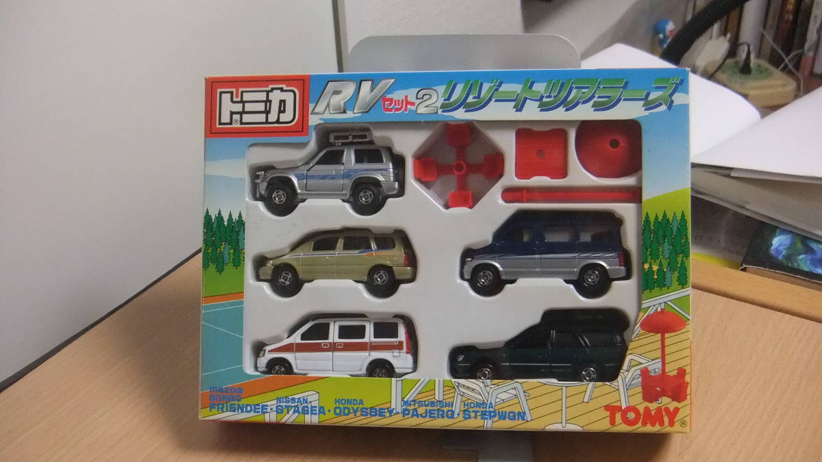 送料込み　タカラトミー　トミカ　RVセット2　リゾートツアラーズ　5台セット＋デッキチェア