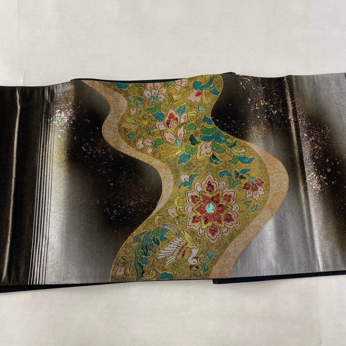 袋帯 美品 秀品 華文 鳥 螺鈿 箔 灰茶 お太鼓柄 正絹 【中古】 ☆☆☆ 袋帯 お太鼓柄 正絹 花食い鳥 茶色 人物