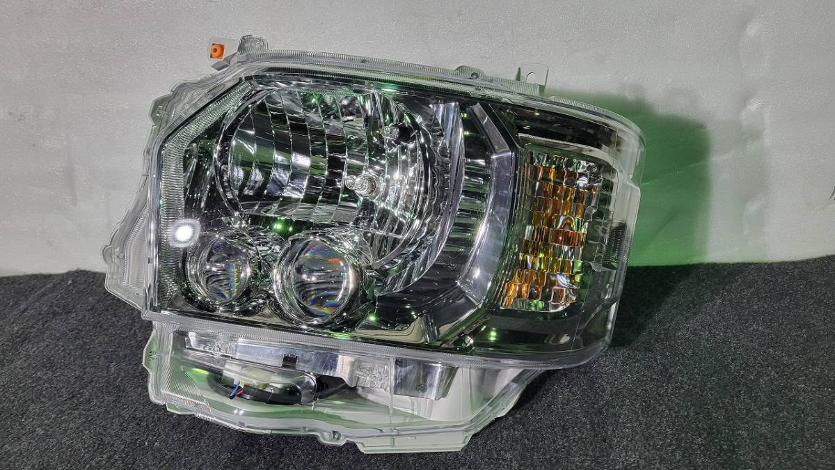 純正品】200系 ハイエース S－GL ダークプライム2 純正 LED 