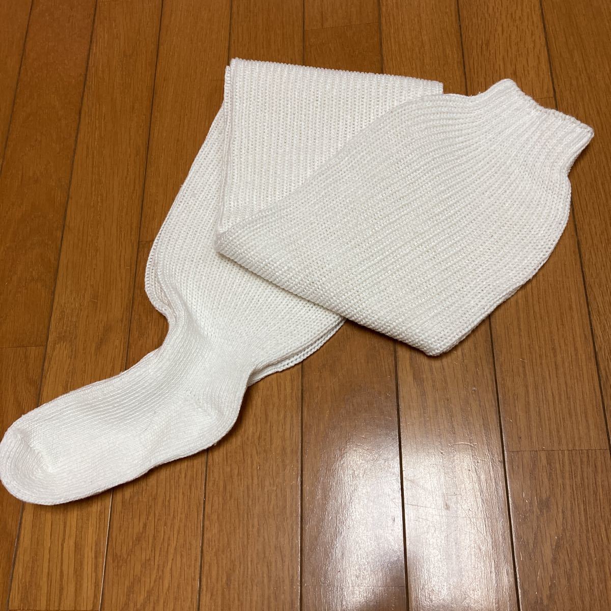 【当時物】平織り ゴム抜き ルーズソックス（ロング＆ワイド仕様） 超ワイド ゴム抜き ルーズソックス スーパーロング(無地)｜売買された