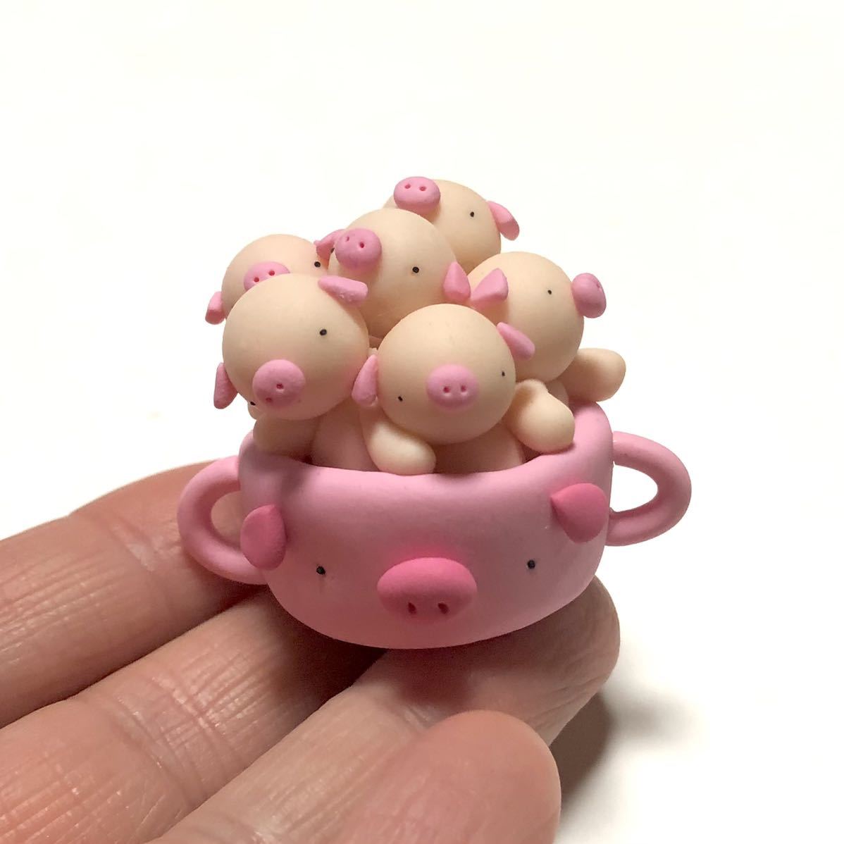 □ぶたさんポット ハンドメイド 樹脂粘土 ブタ 置物 オリジナルクレイ