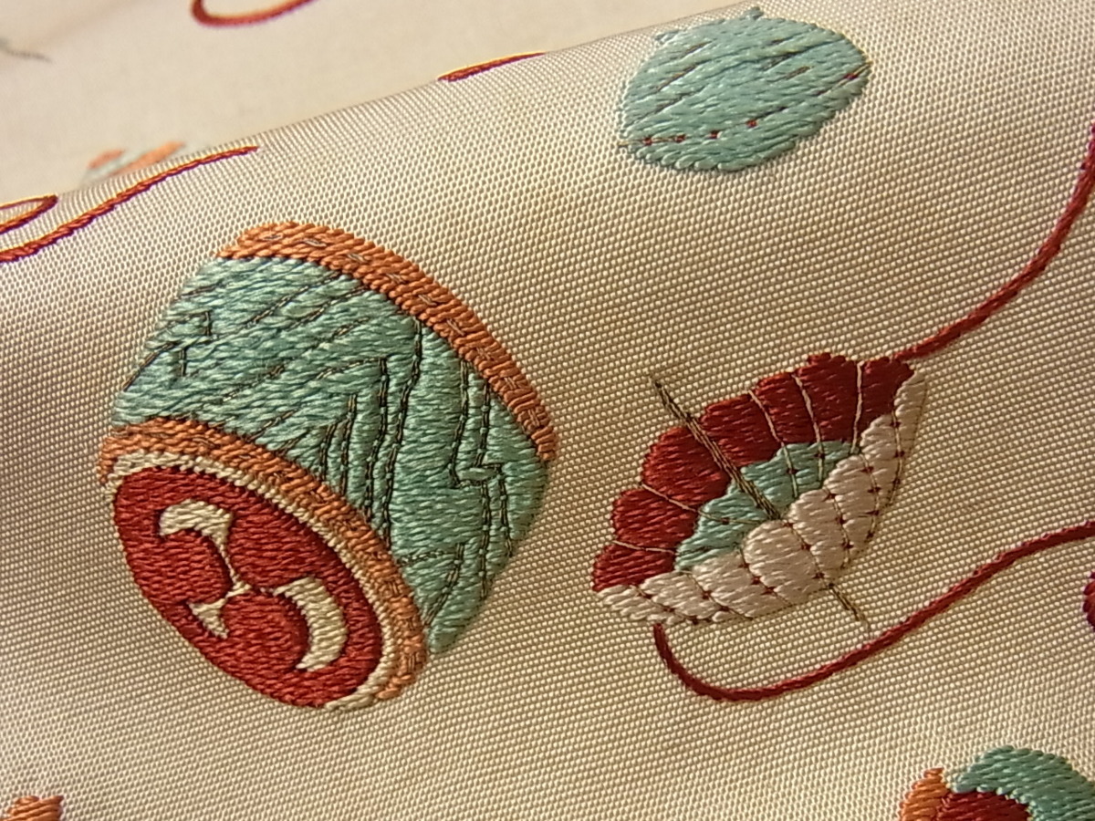 大正浪漫 アンティーク 豪華 刺繍帯￼ 百合 色繻子 大正浪漫 アンティーク 豪華 刺繍帯￼ 百合 色繻子