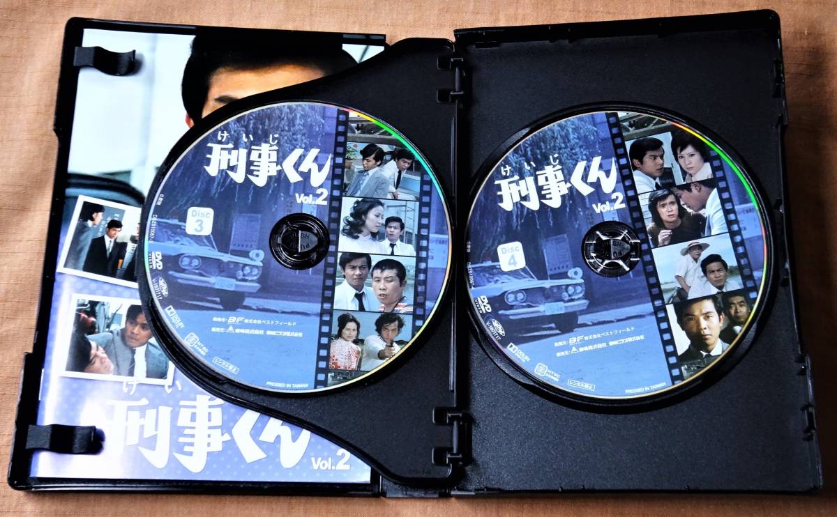 刑事くん 第1部 コレクターズDVD BOX VOL.2 VOL.1 DVD 〈4枚組〉桜木健一主演 デジタルリマスター版 刑事 VOL.2〈4枚組×2〉 .: &frasl; 公式通販 〈4枚組×2〉桜木健一主演 桜木健一主演による熱血刑事ドラマ『刑事くん(第1部)』の
