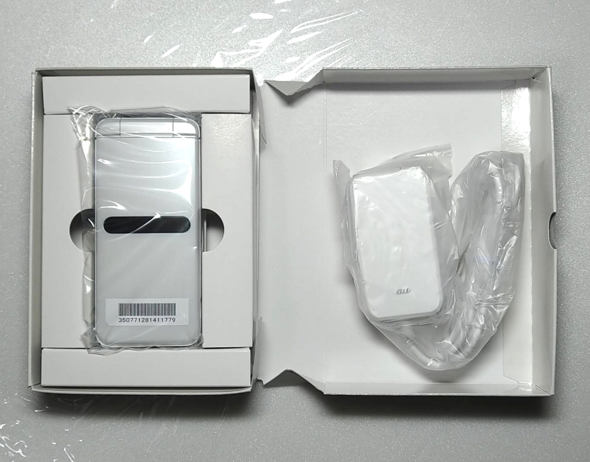 新品 au GRATINA KYF42 ホワイト SIMロック解除済み 充電器セット 