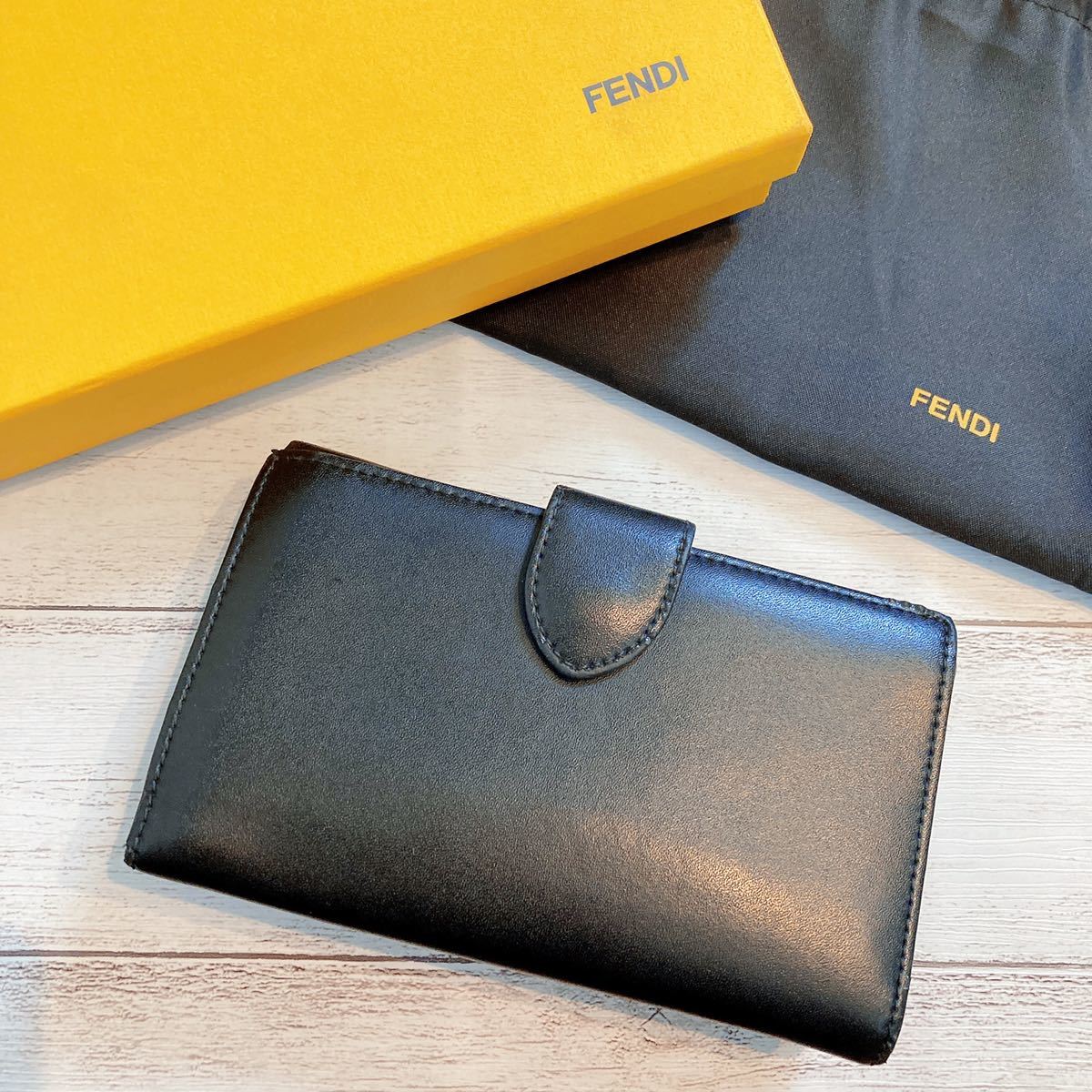 美品】FENDI フェンディ メンズ レディース 革財布 折り財布 長財布 