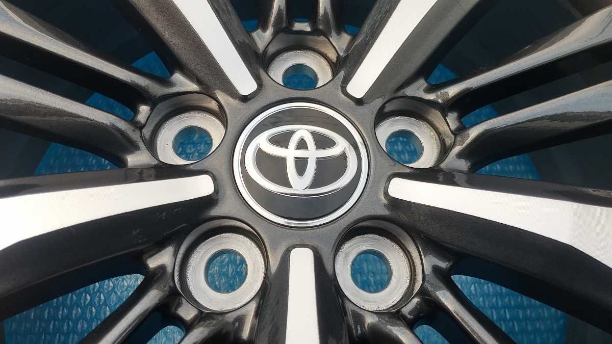 ヤリスクロス トヨタ 18インチ Z 純正 新車外し - ホイール 4本 純正 