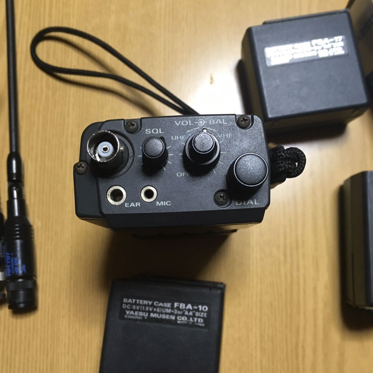ジャンクYAESU144/430Mhz FMハンディトランシ-バ-FT-728,電池ケ-ス×3