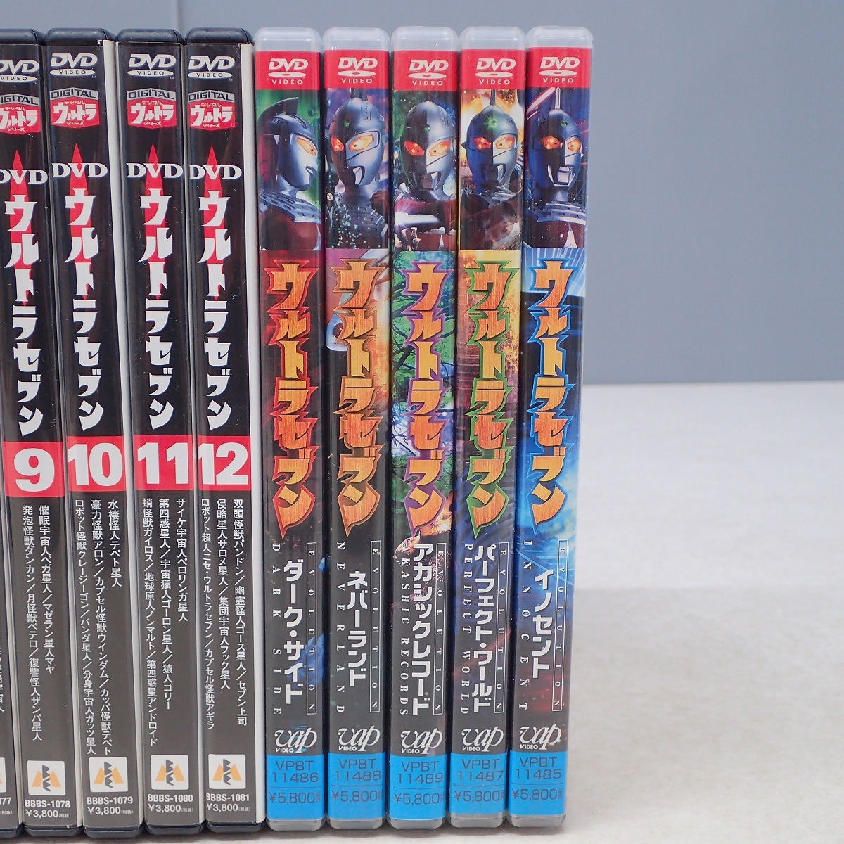 ウルトラセブン 新品VHS 全12巻セット（Amazon.co.jp: ウルトラセブン 