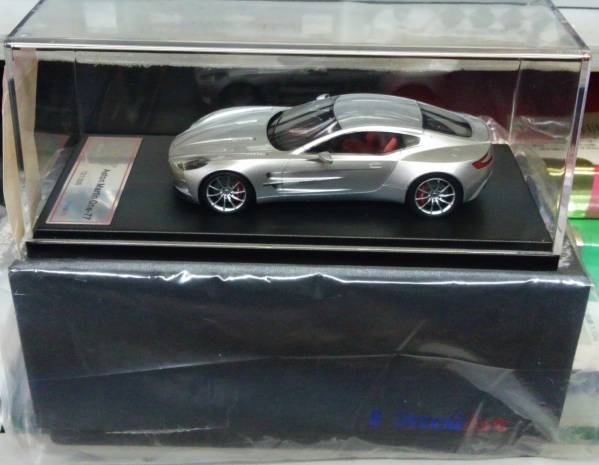 フロンティアート・京商 1/43 アストンマーチン2010 one 77