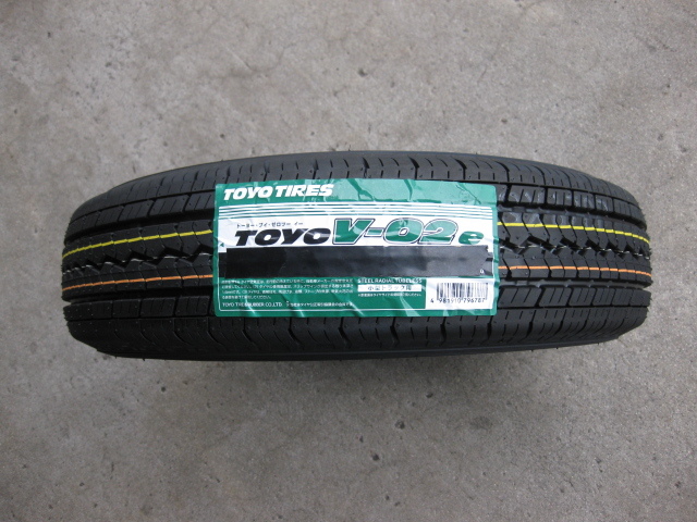 送料込！数量限定特価 TOYO V02e 145/80R12 86/84N LT (145R12 8PR互換