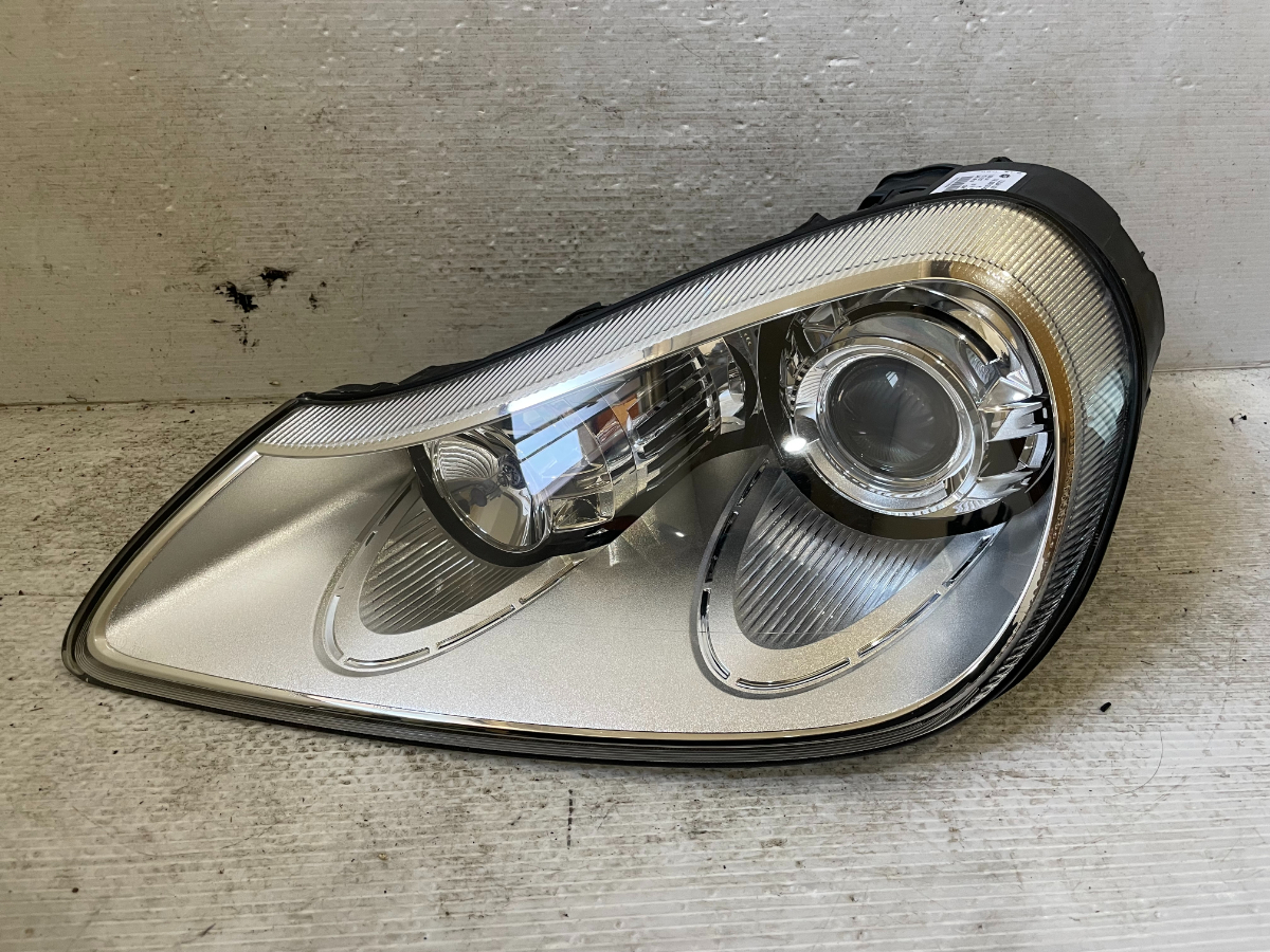 中古 メルセデス・ベンツ Cクラス W205 後期 純正 LED ヘッドライト 右