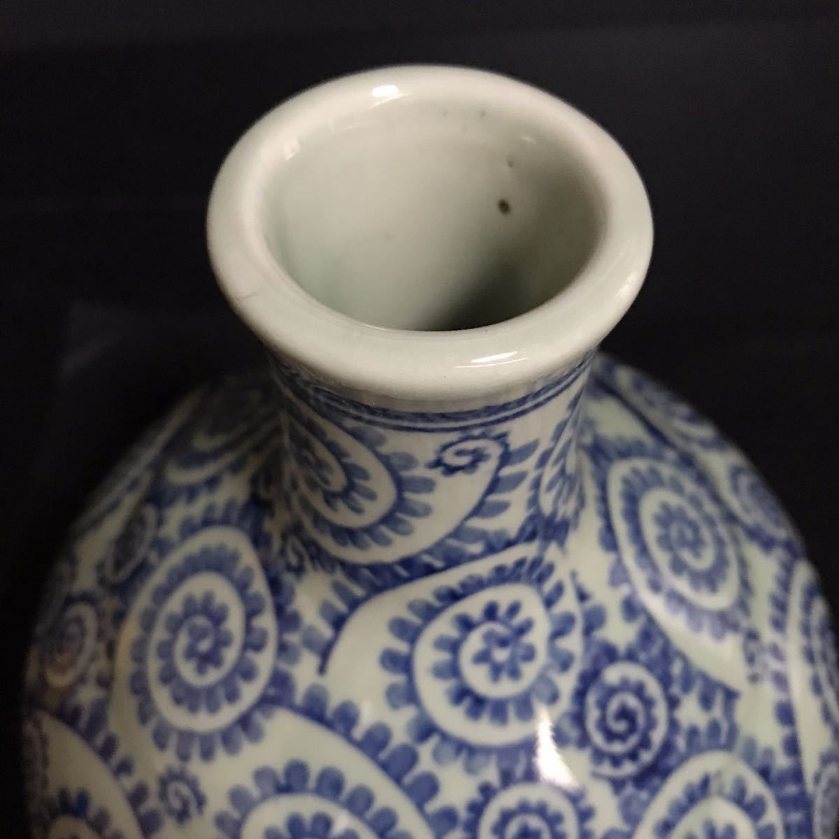 BY755] 大清乾隆製 青磁染付 蛸唐草紋 徳利 花瓶 花生け 飾り壺 酒器