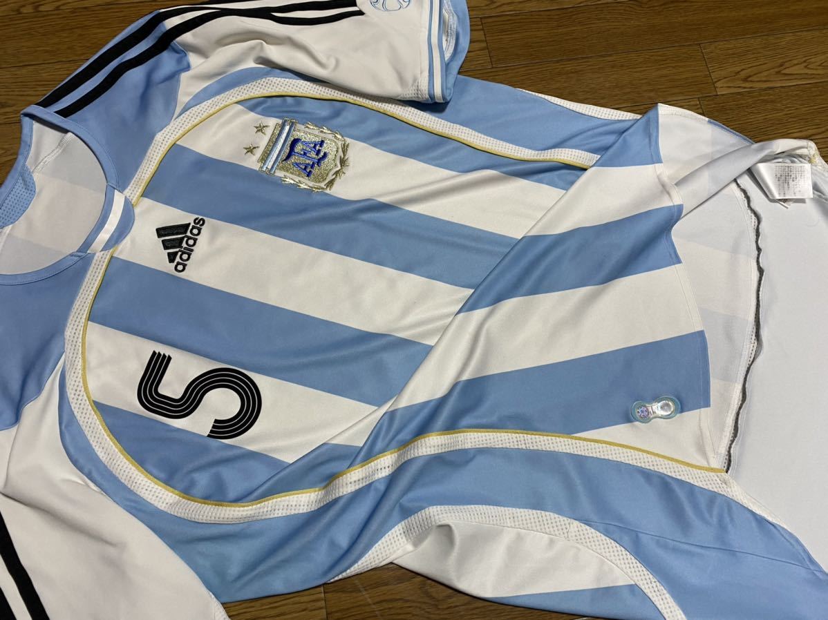 06 アルゼンチン代表 エステバン カンビアッソ選手 ホームユニフォーム Adidas社製 アディダスジャパン アルゼンチン 売買されたオークション情報 Yahooの商品情報をアーカイブ公開 オークファン Aucfan Com