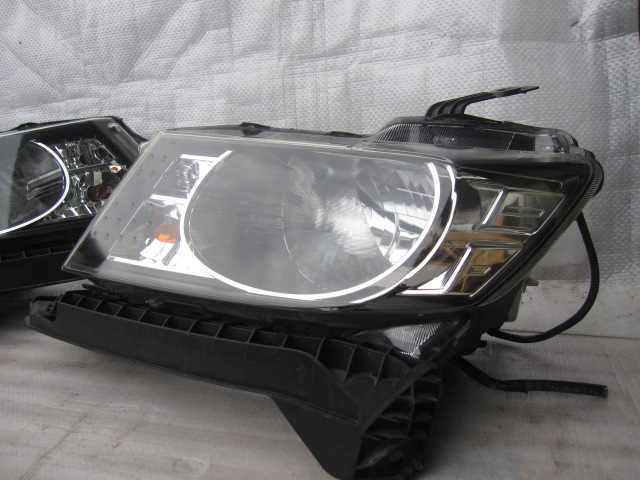 ☆中古良品☆フリードスパイク GB3GB4☆ヘッドライト左右☆HID
