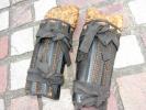 等身大甲冑「鉄製黒塗り 臑当」＞戦国時代