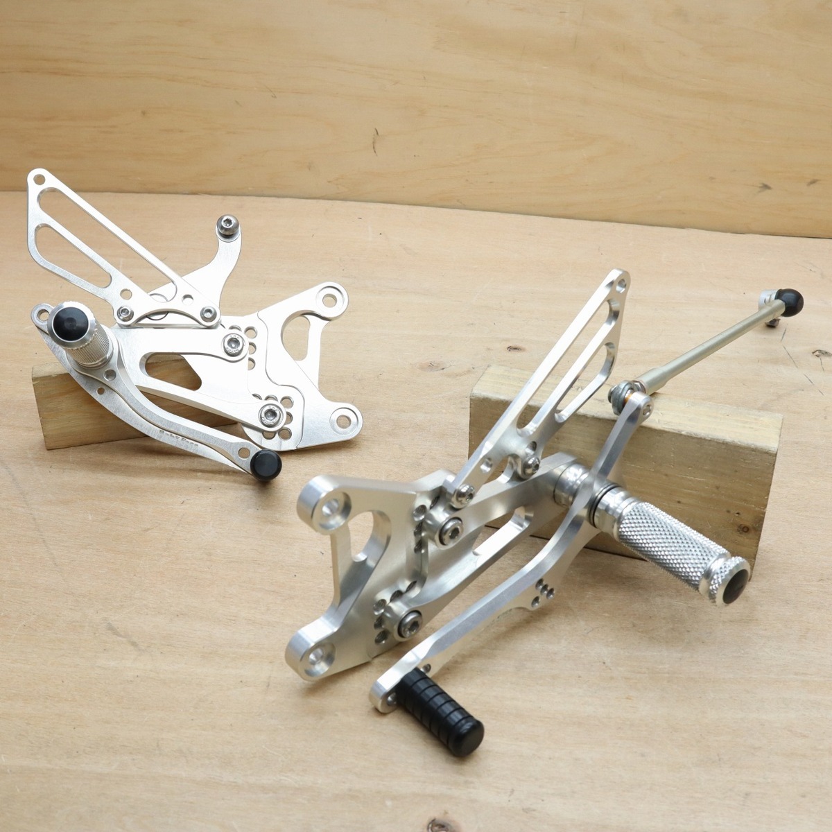 品質保証，正規保証 ヤマハ YZF-R1 5PW RN09 社外 ベビーフェイス Baby face バックステップ シルバー 211119YD1044(ヤマハ用)｜売買されたオークション情報、yahooの商品情報をアーカイブ公開 - オークファン ヤマハ用