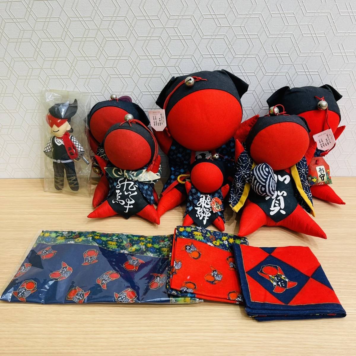 H 29 3 1円 飛騨土産 さるぼぼ 赤影 ぬいぐるみ ハンカチ 計10個set お守り お土産 飛騨の赤影 マスコット 民芸品 インテリア その他 売買されたオークション情報 Yahooの商品情報をアーカイブ公開 オークファン Aucfan Com