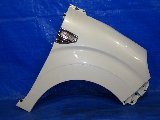 25 キャスト スタイル 純正 LA250S 令和3年 KF-VE4 右 フロント フェンダー 右F W25 キャスト LA250S スタイル 52119-B2E80&frasl;パールホワイト 型式:5BA-LA250S｜キャスト(ダイハツ)の総合情報 キャスト型式：3BA-LA250S（ダイハツ）のクルマカタログ｜中古車