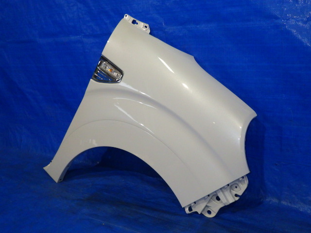25 キャスト スタイル 純正 LA250S 令和3年 KF-VE4 右 フロント フェンダー 右F W25 キャスト LA250S スタイル 52119-B2E80&frasl;パールホワイト 型式:5BA-LA250S｜キャスト(ダイハツ)の総合情報 キャスト型式：3BA-LA250S（ダイハツ）のクルマカタログ｜中古車