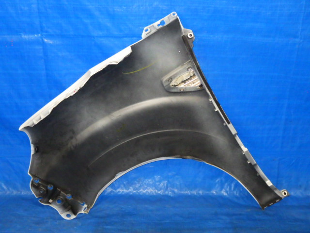 25 キャスト スタイル 純正 LA250S 令和3年 KF-VE4 右 フロント フェンダー 右F W25 キャスト LA250S スタイル 52119-B2E80&frasl;パールホワイト 型式:5BA-LA250S｜キャスト(ダイハツ)の総合情報 キャスト型式：3BA-LA250S（ダイハツ）のクルマカタログ｜中古車