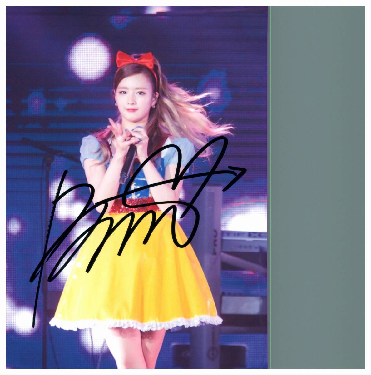 Amazon.co.jp: ユン ボミ直筆サイン入り2Lサイズ写真… : Toys & Games  