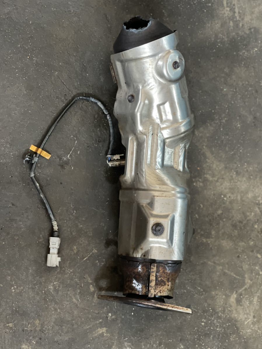 ホンダ GD1 フィット 触媒1ケ L13A センサー1個（真ん中）