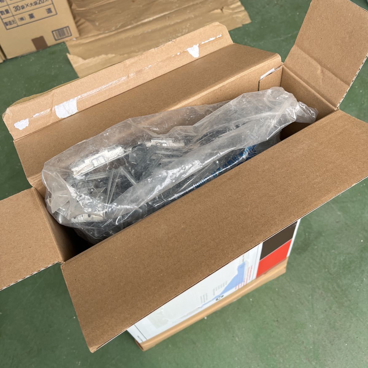 KMEW B10051 縦・横張り用留め金具 (5㎜) 平板用 一袋70個入り 一箱3袋 