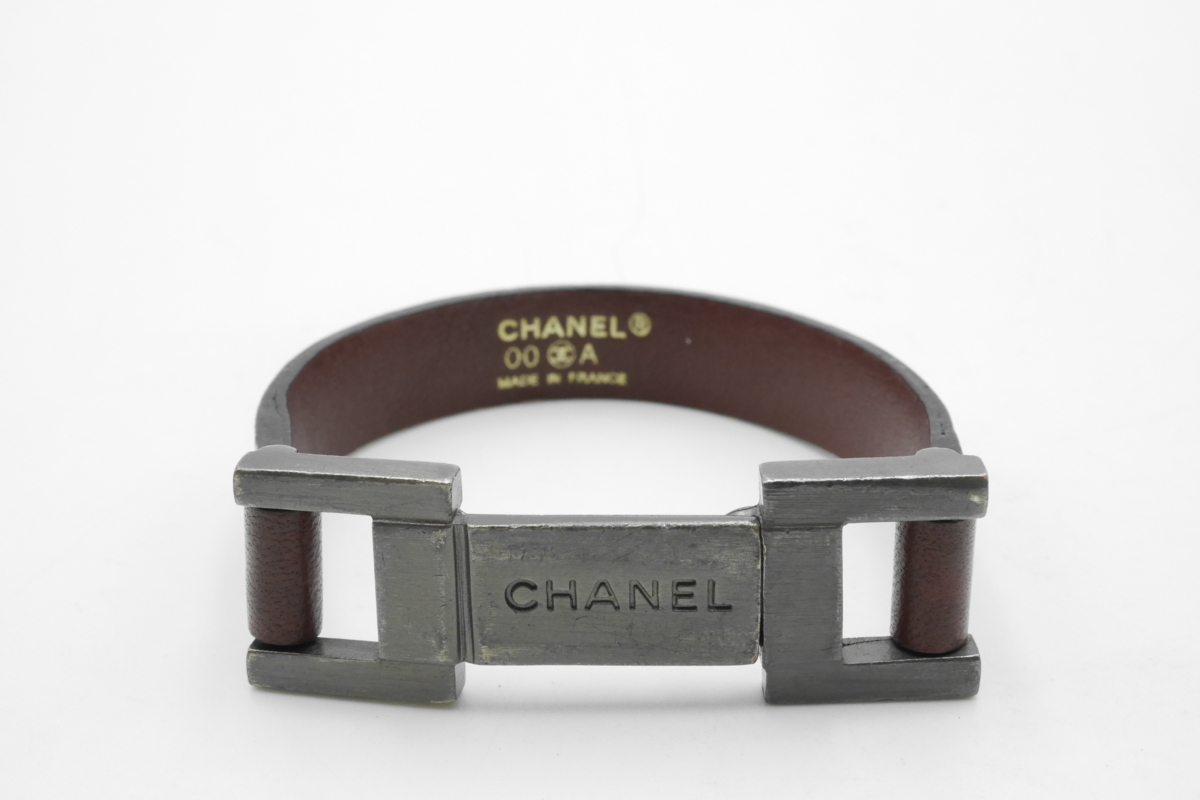 ブレスレット CHANEL シャネル ロゴ ロゴプレート プレート レザー 
