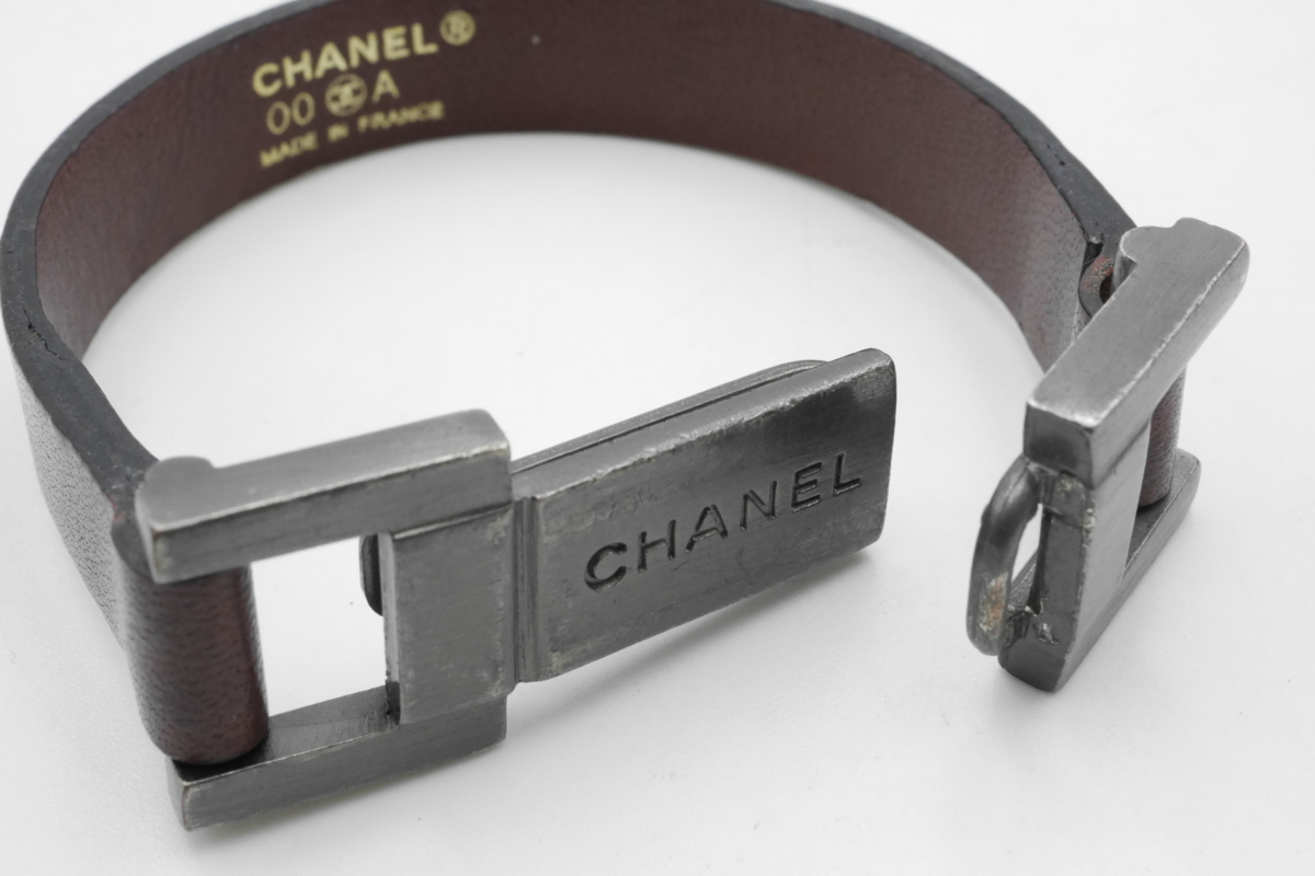 ブレスレット CHANEL シャネル ロゴ ロゴプレート プレート レザー 