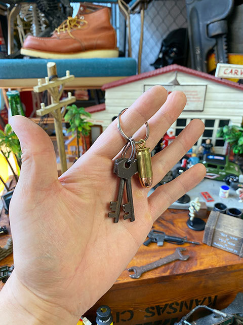 弾丸キーホルダー 45acp弾 45口径オート バレットキーホルダー 実弾レプリカキーリング コルト ガバメントの弾 その他 売買されたオークション情報 Yahooの商品情報をアーカイブ公開 オークファン Aucfan Com