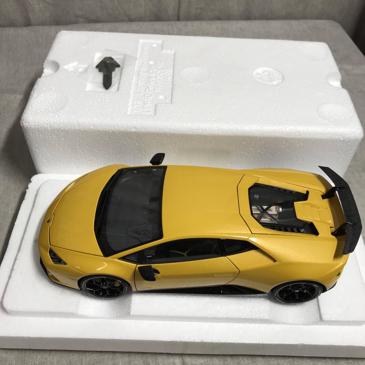 ランボルギーニ ウラカン 1⁄18 AUTOart オートアート | ペルフォマンテ