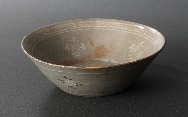 13世紀◇高麗青磁象嵌菊花文盞 (高麗青磁 青磁 茶碗 茶道具) 高麗青磁