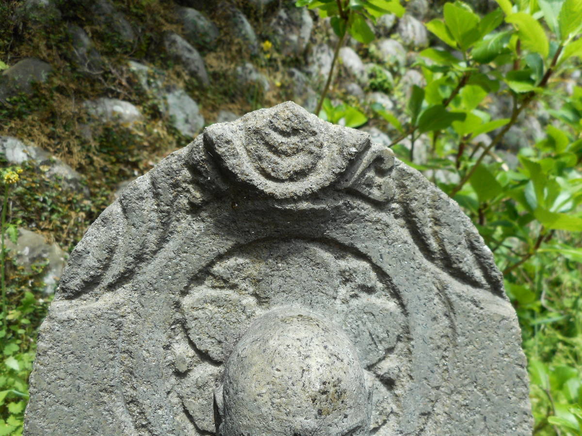 石仏「丁寧に彫られた 宝珠地蔵 地蔵菩薩 お地蔵さん」岐阜の山寺より