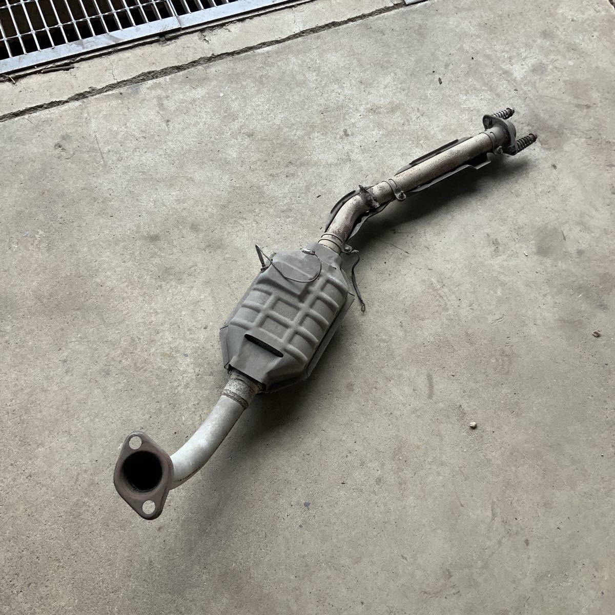 GXE10 アルテッツァ 純正エキマニ 触媒