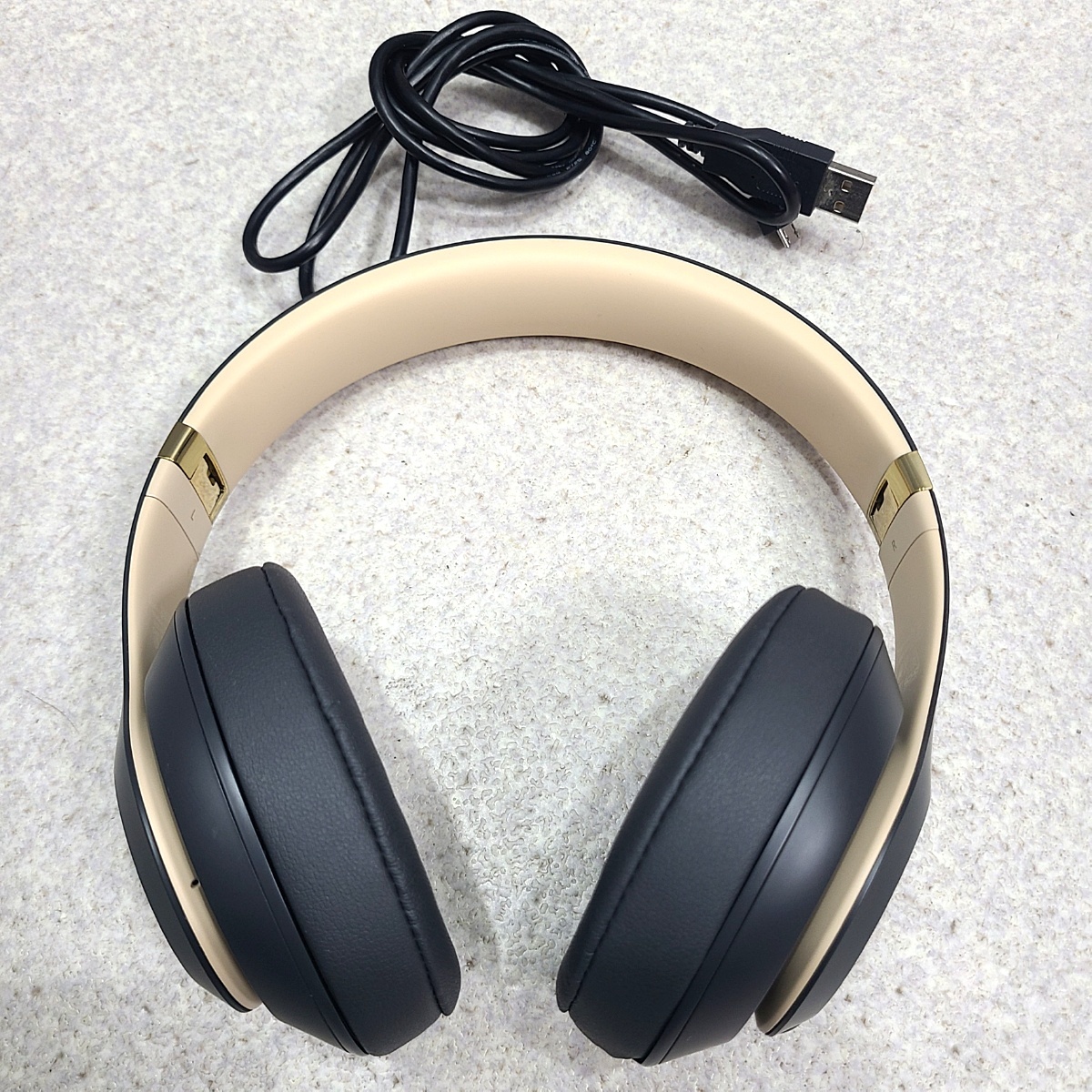 Beats Studio3 Wireless Wirelessオーバーイヤーヘッドフォン」の