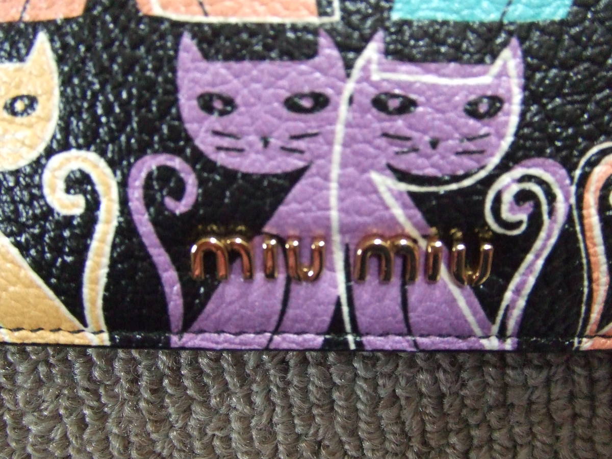 MIU miu MIU(ポーチ)のフリマアイテム一覧 新 子ネコのように好奇心と冒険心あふれるエネルギッシュな香り♪ 猫の通販 4☆ミュウミュウ☆MIUMIU☆可愛いネコちゃん☆二つ折り財布☆