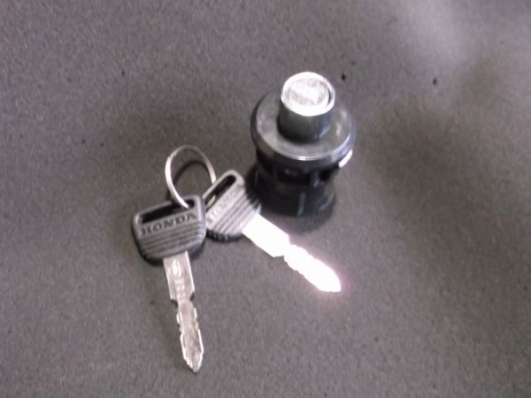 TA02 純正 トランクキー BOX 純正キー2本 メーカー在庫限り 送料550円～ ジャイロキャノピー 純正 トランク 用 ワゴン リア BOX　 .gag