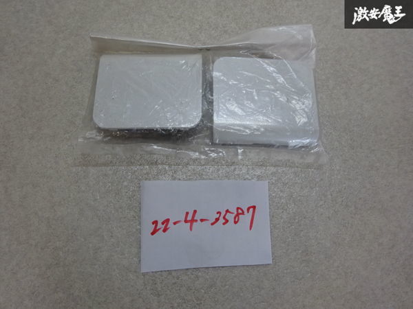 未使用!! トヨタ 純正 200系 ハイエース ノーマル 牽引フックカバー 2