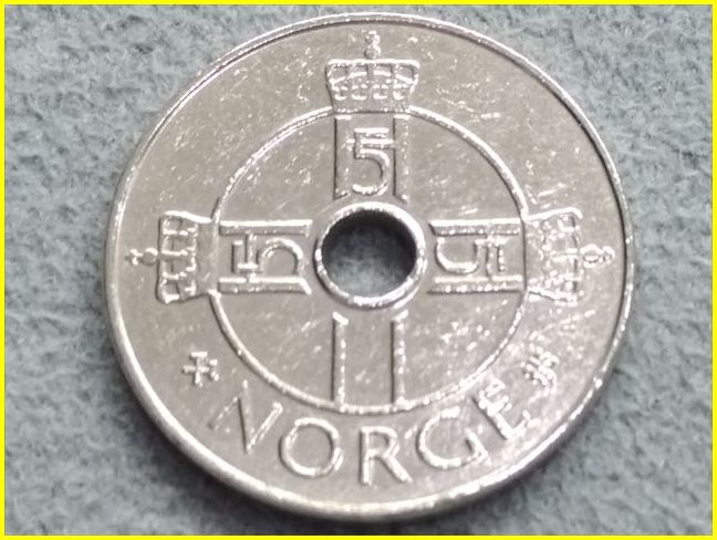 ノルウェー王国 1クローネ硬貨/1998年】 NORGE 1KRONE/穴あきコイン